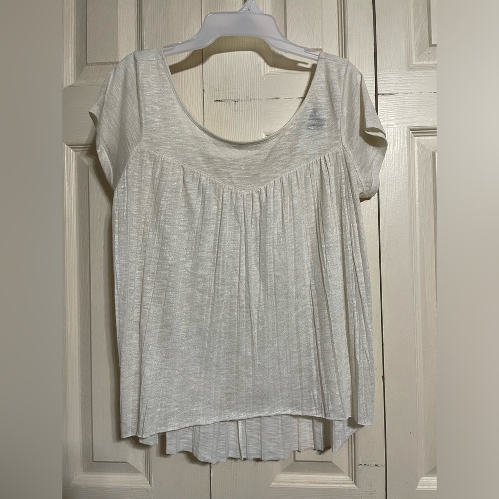 American Eagle Women’s White/Gold Shimmer Top Size Medium
